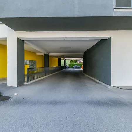 Yellow Oasis Apartment