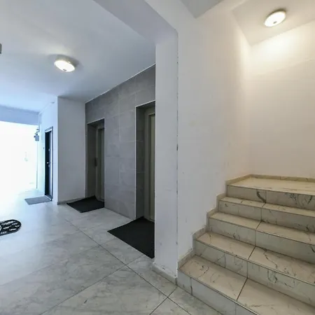 Yellow Oasis Apartment