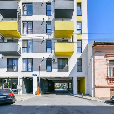 Yellow Oasis Apartment *